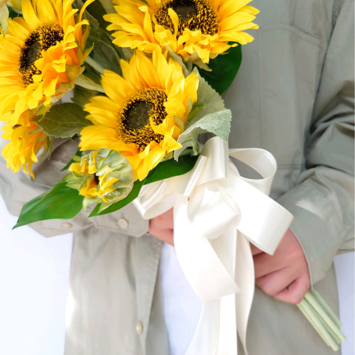 夏の誕生花 ヒマワリのシンプルクラッチブーケ【Bouquet】アーティ