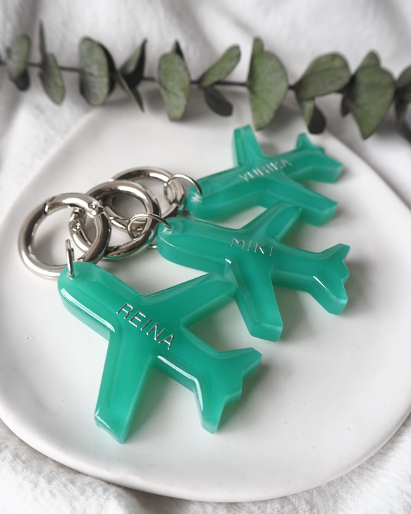 両面文字入れ可【Dearest】レジン ティファニーブルー 飛行機 名入れ 文字入れ プチギフト 席札 出産祝い 送別 3枚目の画像