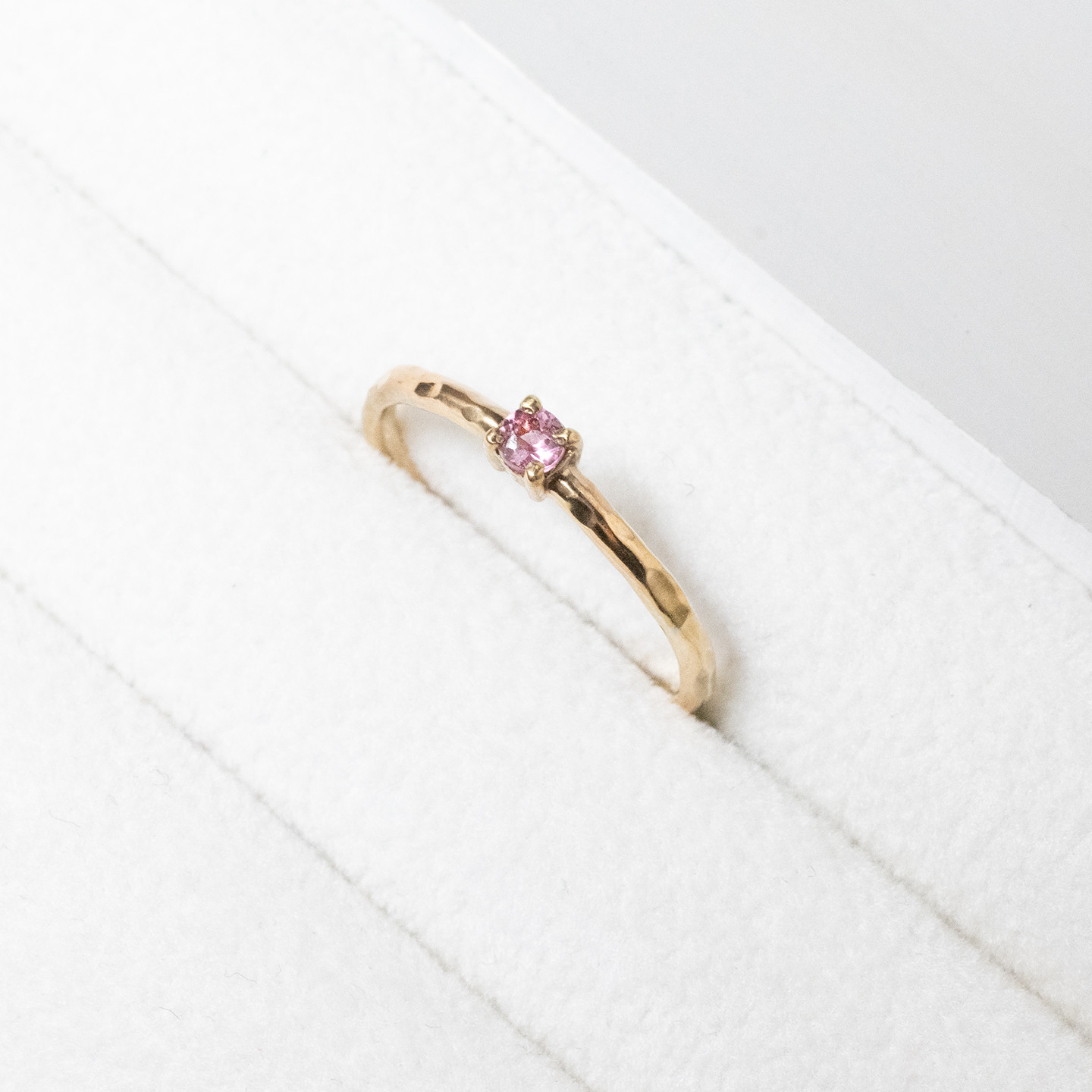 槌目 ピンクトルマリン ラウンド3mm PGPピンクゴールドプレーンリング 1.5mm幅 ハンマー｜1047