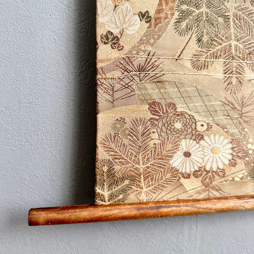 帯のタペストリー アンティーク 松と菊の扇 着物リメイク インテリア