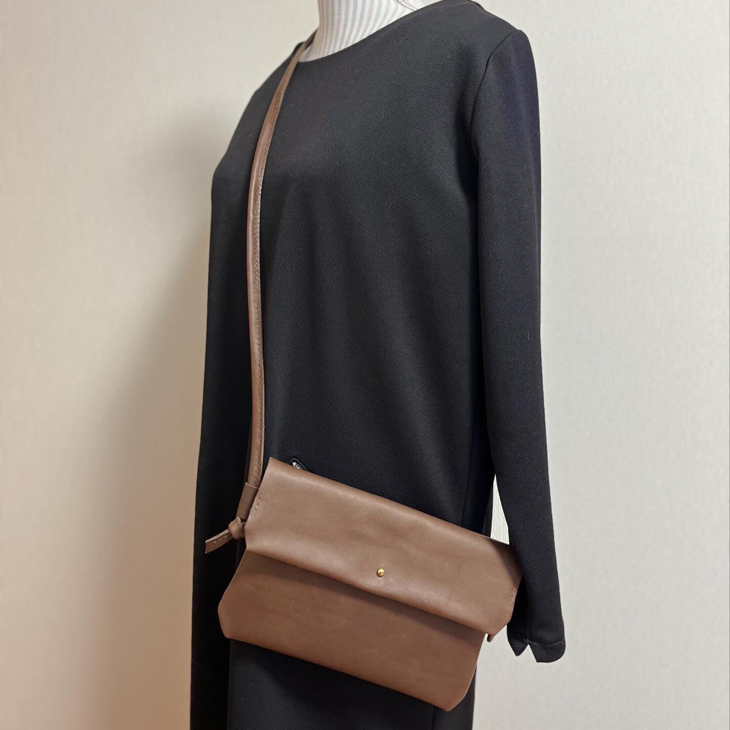 レザーサコッシュ　シンプルバッグ