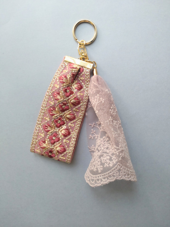 チャーム　キーホルダー　インド刺繍リボン xuehui - U extra-To インド刺繍リボンのキーホルダー・バッグチャーム 財布・ケース・小物入れ