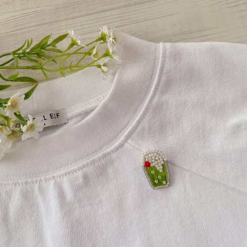 ビーズ刺繍ピンバッジ（ブローチ）【ちびクリームソーダ/メロン