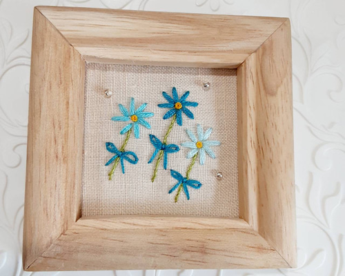 ☆新作☆刺繍フレーム＊ブルー系のガーベラ 壁飾り インテリア雑貨