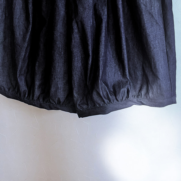 裾カフスのワイドなバルーンパンツ デニム 8枚目の画像