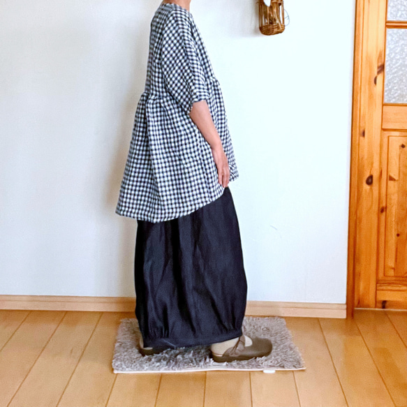 裾カフスのワイドなバルーンパンツ デニム 4枚目の画像