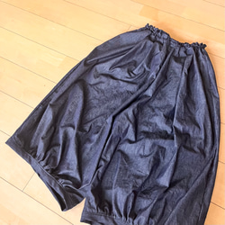裾カフスのワイドなバルーンパンツ デニム 5枚目の画像