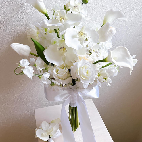 ♥再再販 胡蝶蘭ブーケ ＊ブートニア2点 セット● ウェディングブーケ 結婚式 結婚式43*30cmブーケ2点セット(新郎ブートニア付) 造花胡蝶蘭の