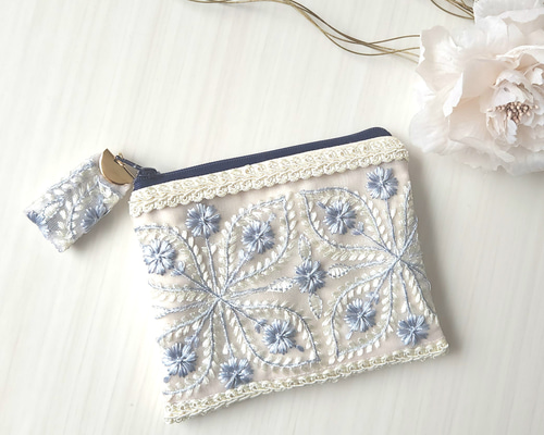 【リュンヌ】インド刺繍リボン・ミニポーチ インド刺繍リボンのミニポーチ/生成×ブルーチュール ポーチ