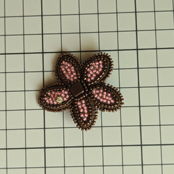 フラワーブローチ　ビーズ刺繍　ピンク　花 8枚目の画像