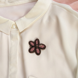 フラワーブローチ　ビーズ刺繍　ピンク　花 2枚目の画像