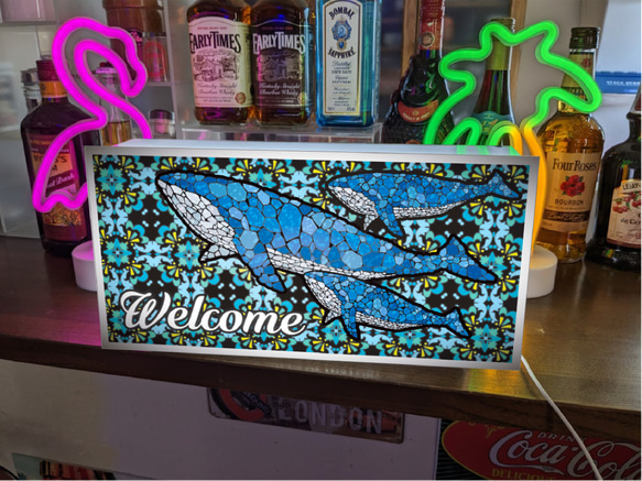ウェルカム ようこそ くじら クジラ 鯨 ステンドグラス風 店舗 自宅 壁掛け 照明 看板 置物 雑貨 ライトBOX 2枚目の画像