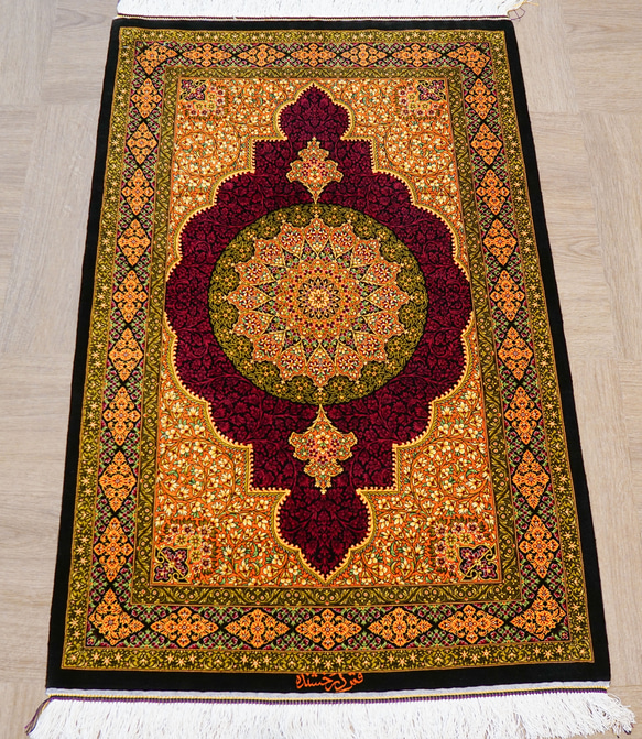 122x78cmクム産(927)タペストリー、絹・じゅうたん・ラグ.ギャッベ