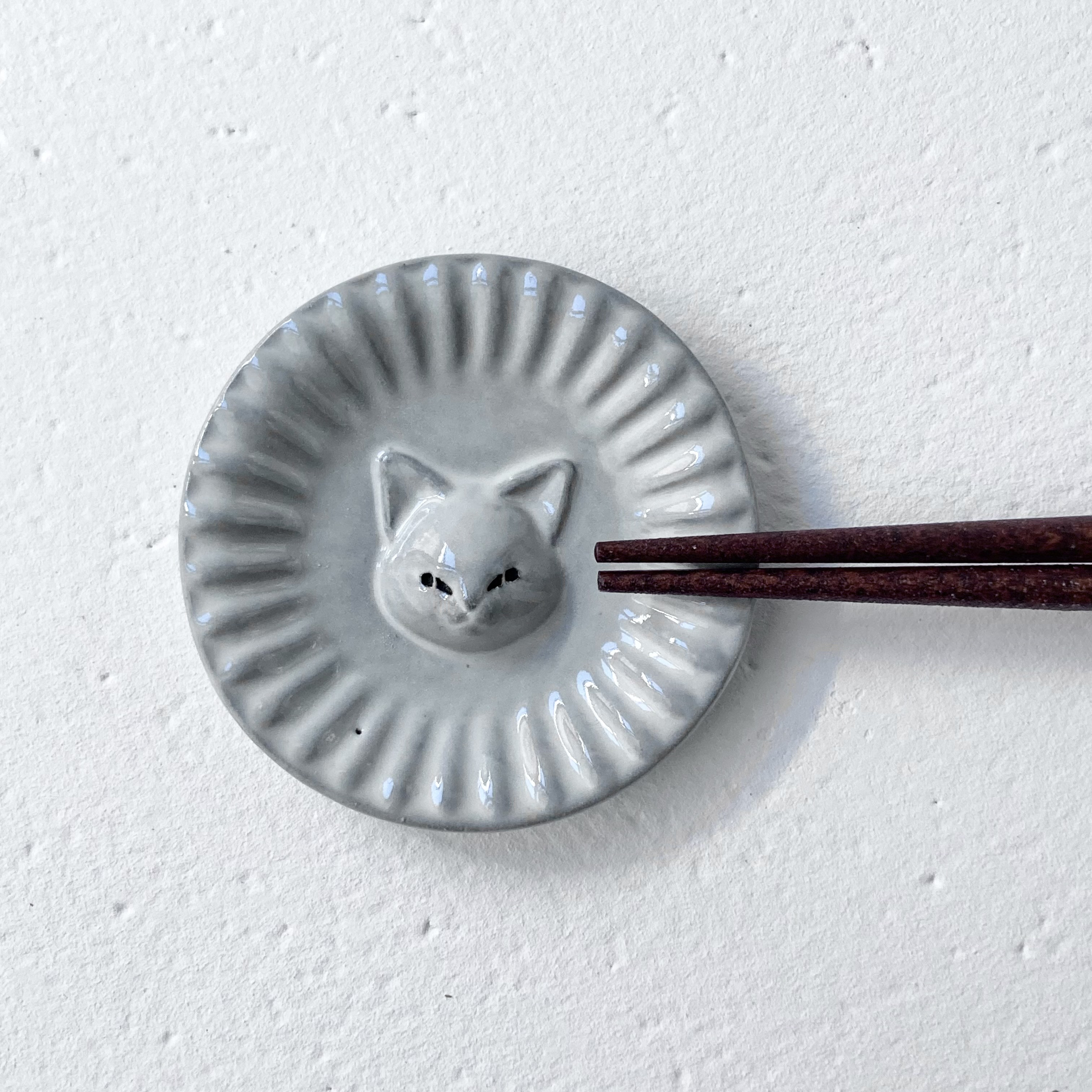 猫のブロンズ(お皿に亀裂あり）