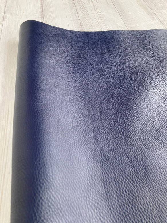 牛革シュリンク・インディゴ仕上げ 60×115cm 1枚目の画像