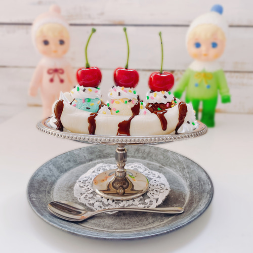 バナナスプリットのピルケース ミニチュア フェイクスイーツ