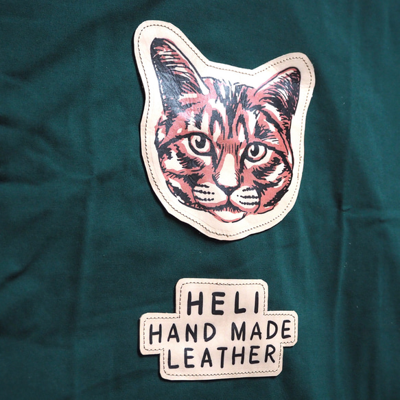 アートなレザーパッチ「ネコ」の 半袖 Tシャツ（5色）牛革 ワッペン 4枚目の画像