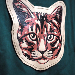 アートなレザーパッチ「ネコ」の 半袖 Tシャツ（5色）牛革 ワッペン 5枚目の画像