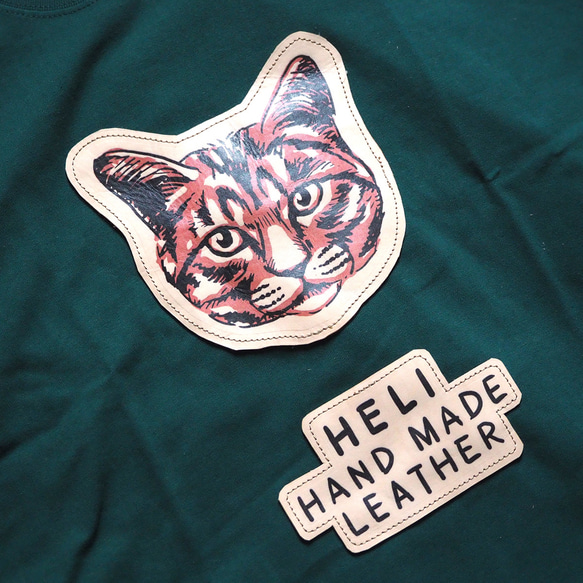 アートなレザーパッチ「ネコ」の 半袖 Tシャツ（5色）牛革 ワッペン 3枚目の画像