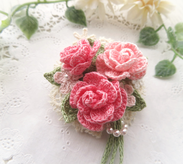 レース編み 小さな薔薇の花束ブローチ～pink mix～ 6枚目の画像