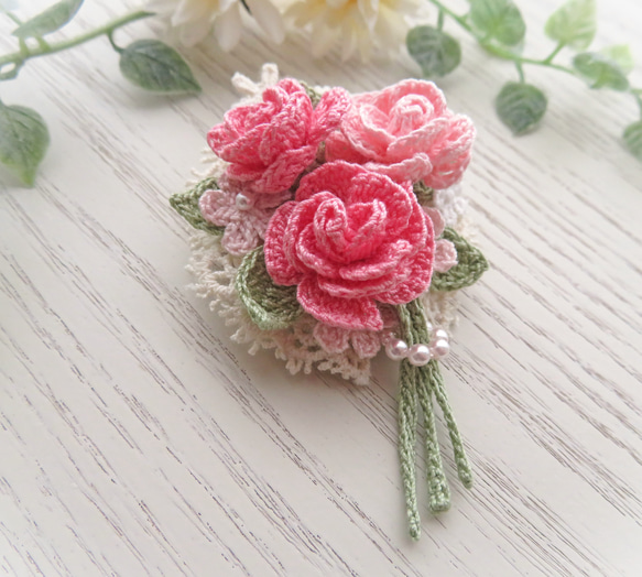 レース編み 小さな薔薇の花束ブローチ～pink mix～ 3枚目の画像
