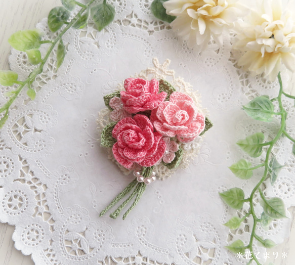 レース編み 小さな薔薇の花束ブローチ～pink mix～ 4枚目の画像