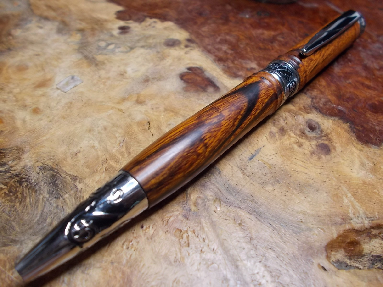 砂漠鉄木（デザートアイアンウッド）のパーカータイプのボールペン  手作り一品物！        Ω