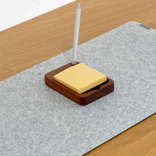 ｳｫﾙﾅｯﾄ・ｵｰｸ無垢材】付箋メモ(75mm角)用トレイ(ペン立て付き) メモ帳