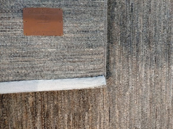 夏は涼しく冬は暖かい天然ラグ ガゼニラハット グレー　無染めのウール　198x141cm 12枚目の画像