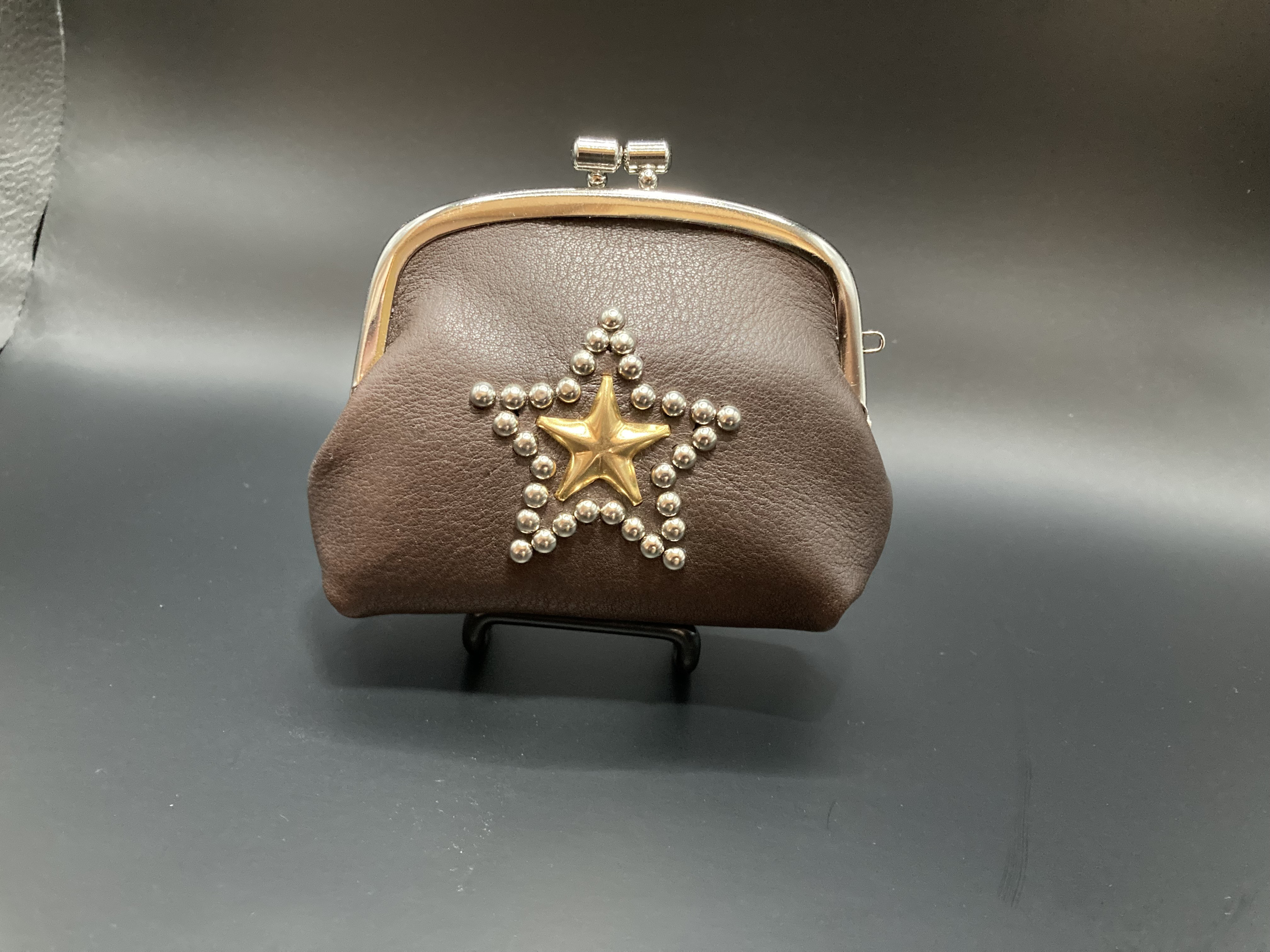 スタッズの五芒星がまぐち財布