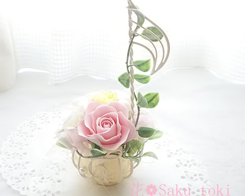 クレイフラワー❁ロココ調薔薇のフラワーアレンジメント❁ハンドメイド クレイフラワー♡ロココ調薔薇のフラワーアレンジメント