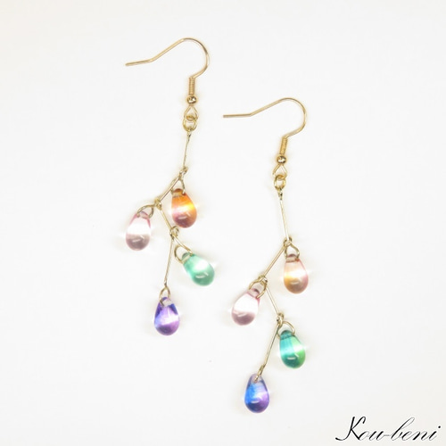 ピアス チェコガラスビーズ4つ（p076） ピアス（フック・チェーン） 紅