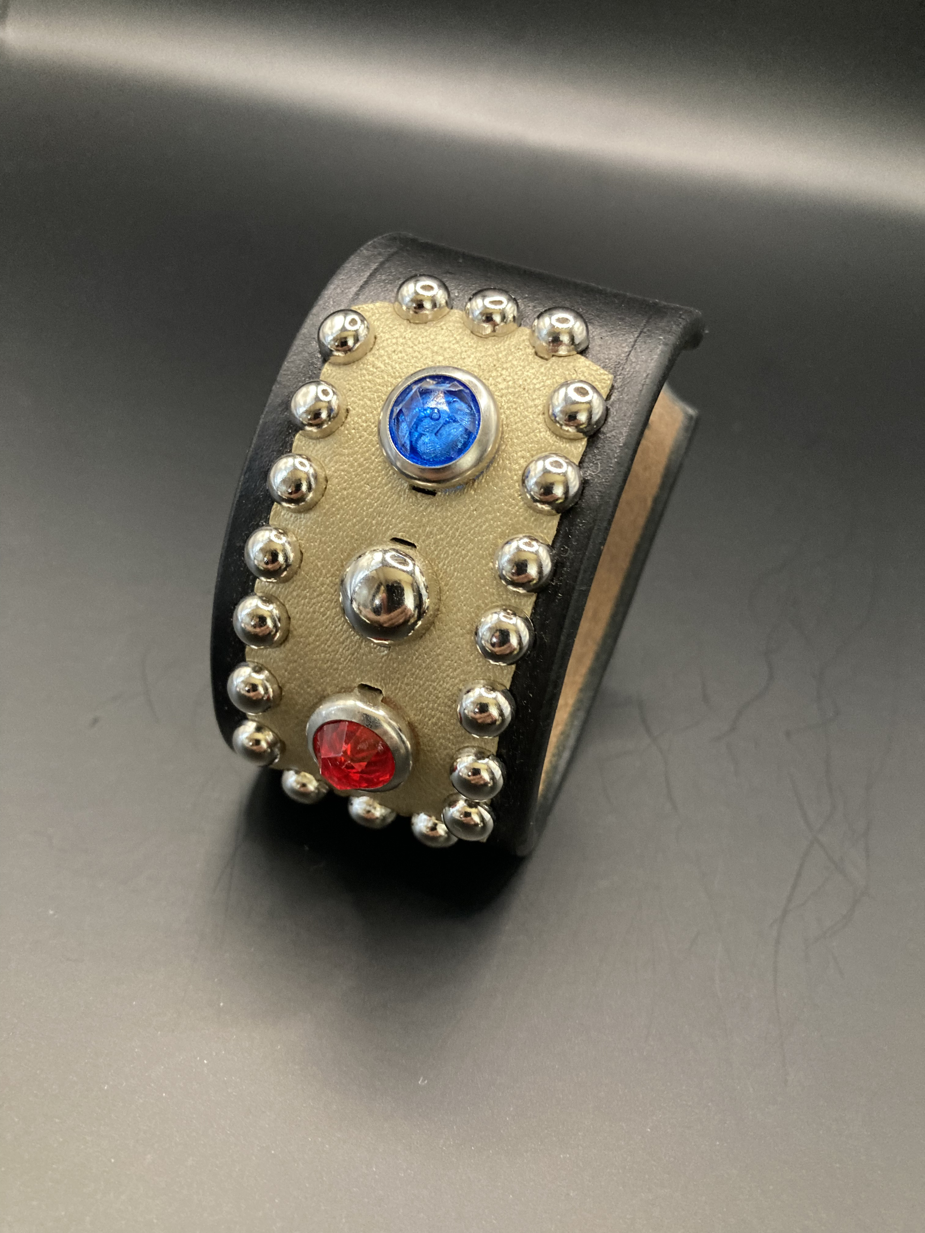 スタッズのレザーブレスレット　黒　18.5cm
