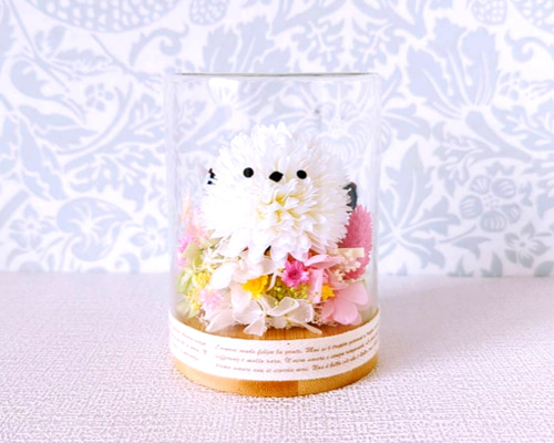 フラワーギフト】雪の妖精シマエナガのガラスドームアレンジ