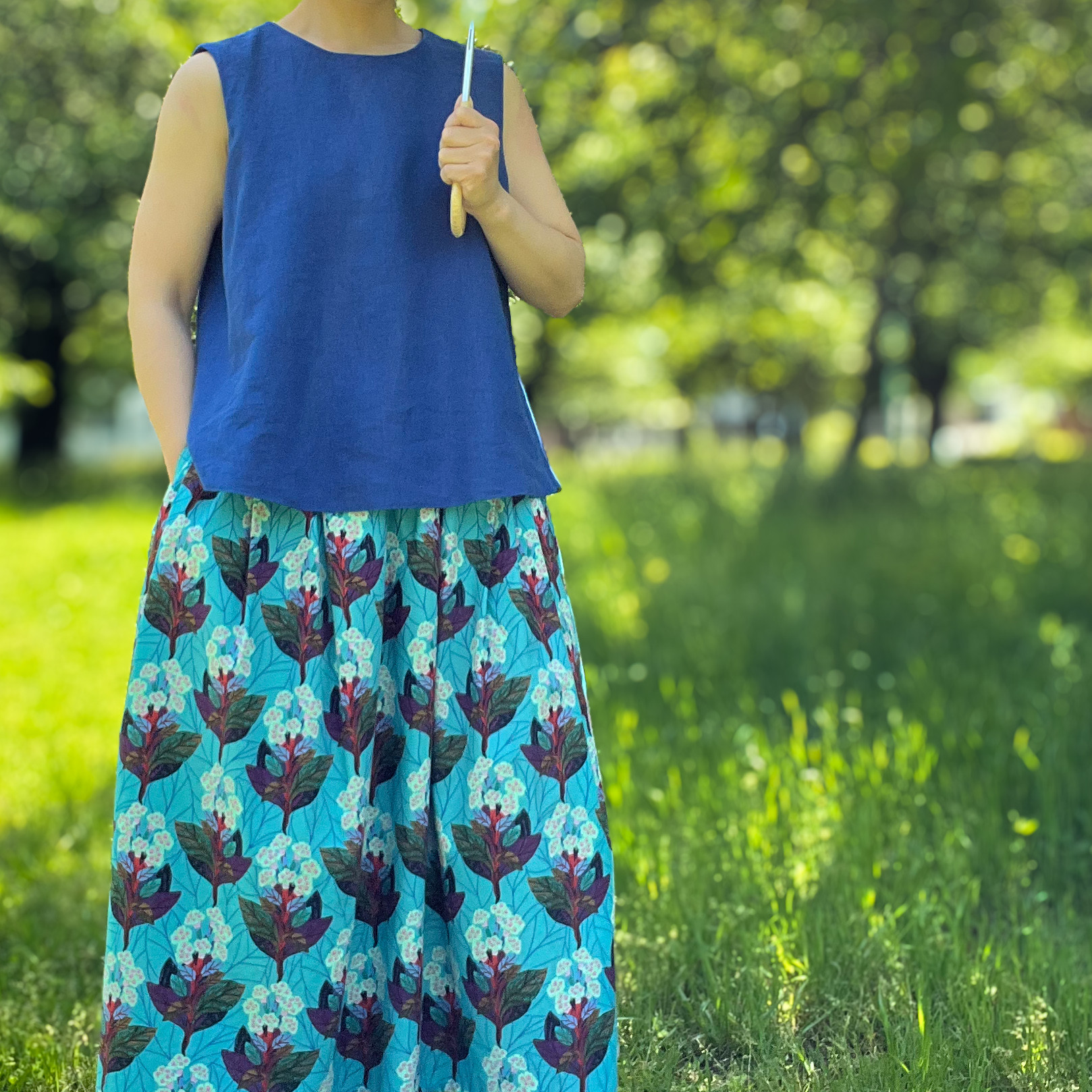 リネン ロイヤルブルーのノースリーブブラウス ゆったりサイズのセミオーダー○ プラスサイズ対応○
