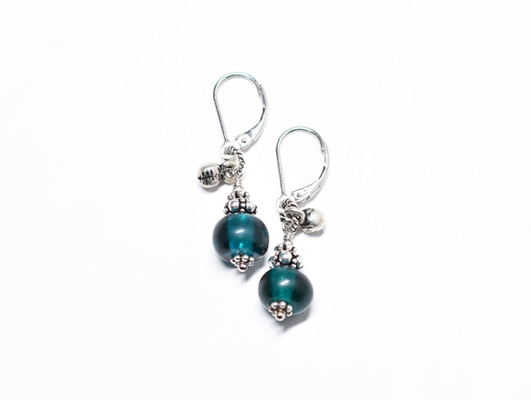 手工銀配靛藍色復古珠，印度銀鈴形耳環 第4張的照片