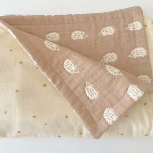 ふわふわ8重ガーゼのブランケット♡ハリネズミ＆星柄【持ち運びに便利