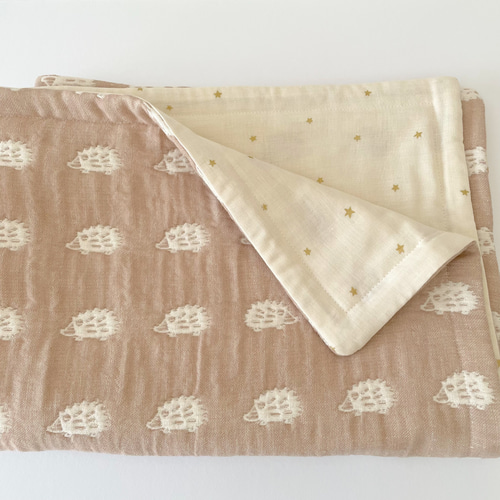 ふわふわ8重ガーゼのブランケット♡ハリネズミ＆星柄【持ち運びに便利