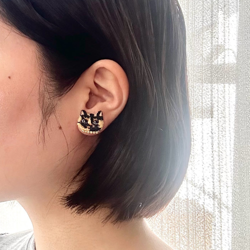 サビ猫の刺繍アクセサリー ピアスorイヤリング イヤリング