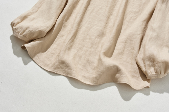 大人の抜け感と可愛さ叶えるリネン ブラウス　日除けにも活躍可能　 リネン100％　ベージュ　　230503-3 4枚目の画像