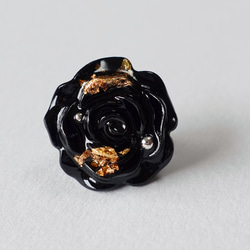 ｢japanese beauty roses(小)｣ 21【ピアス(イヤリング交換可)】バラ  ローズ 黒 金箔 2枚目の画像