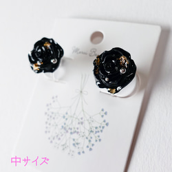 ｢japanese beauty roses(小)｣ 21【ピアス(イヤリング交換可)】バラ  ローズ 黒 金箔 10枚目の画像