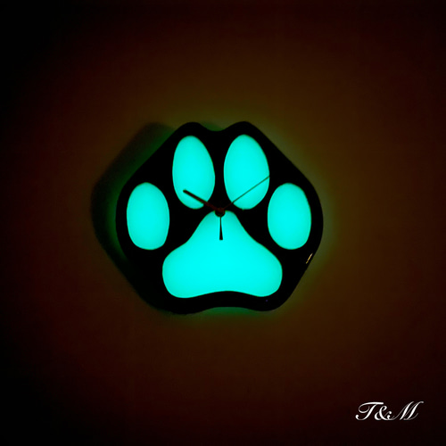 ウッド レジン 肉球 壁掛け時計 (アイボリー /蓄光 / 猫 /犬) 【1点