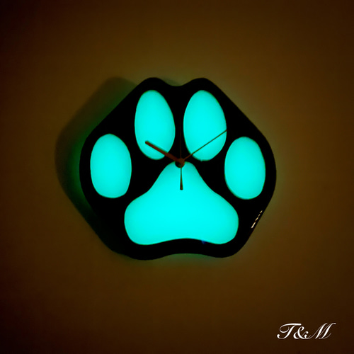 ウッド レジン 肉球 壁掛け時計 (アイボリー /蓄光 / 猫 /犬) 【1点