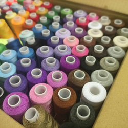 ミシン糸　３５０ｍＸ１００色　ポリエステル１００％ 3枚目の画像