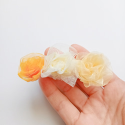 ラッピング無料☆リボンのミニ薔薇 バレッタ ヘアクリップ リボンフラワー カラーバリエーション オーガンジー オレンジ 3枚目の画像