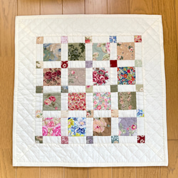蓋付きバスケット＆お花の手刺繍♡アンティークキルトチャーム·͜· ♡ da9b541ff26b95bfca33d7006516d8