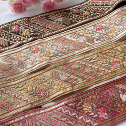 インド刺繍リボン　布地　イエロー　幅約8.5cm スパンコール有り　50cm販売 3枚目の画像