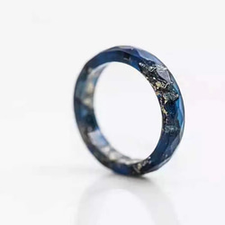ハンドメイド リング Ring 指輪 レジン 金の箔入り 濃紺 恋人 誕生日 記念日 男性女性 プレゼント 1枚目の画像