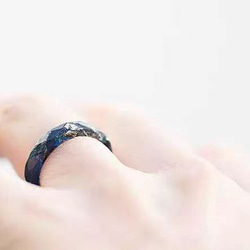 ハンドメイド リング Ring 指輪 レジン 金の箔入り 濃紺 恋人 誕生日 記念日 男性女性 プレゼント 3枚目の画像